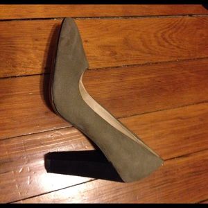 Aldo pumps suede with black heel detail