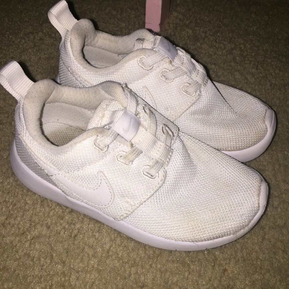 All White Nike Roshe