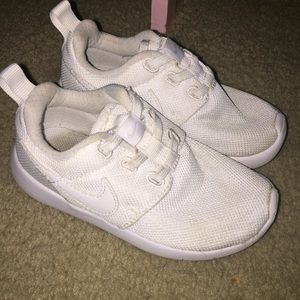 All White Nike Roshe