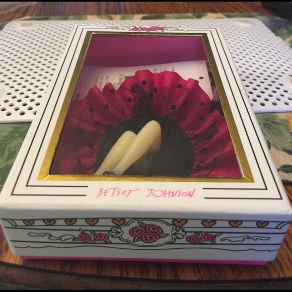 Betsy Johnson can can girl dangle fushia Never use - Picture 2 of 3