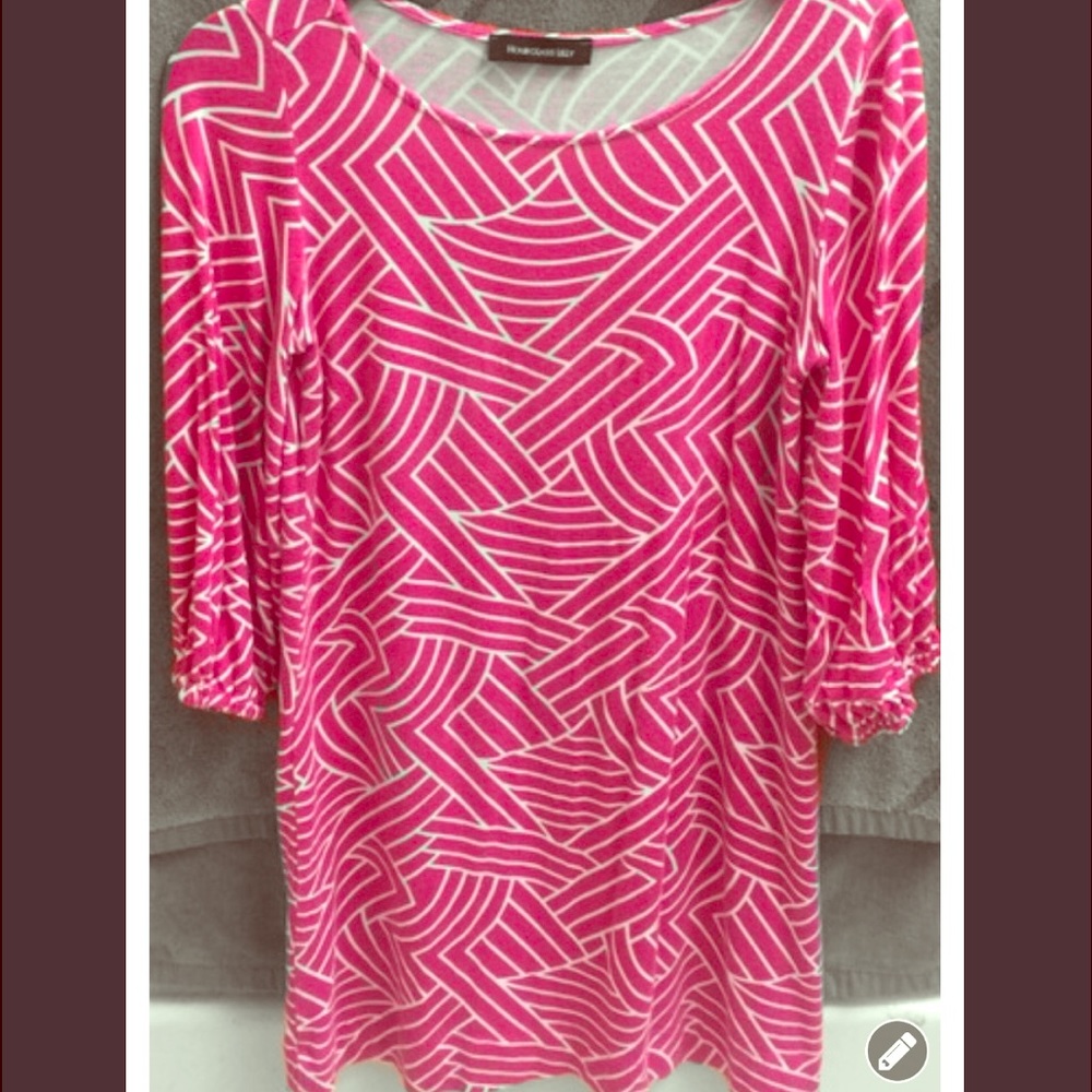 Hourglass Lilly Pink And White atop