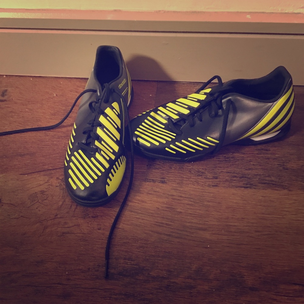Turf shoes