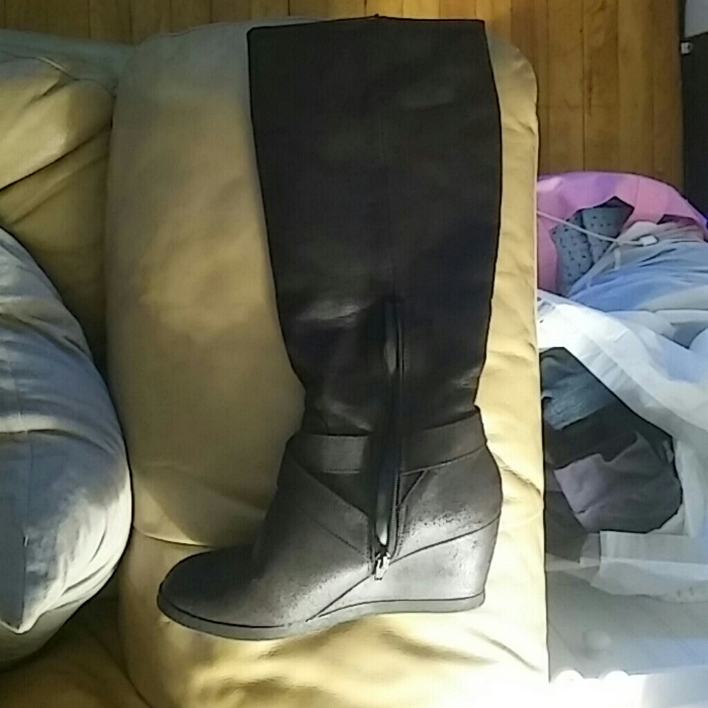 Boots - Picture 2 of 4