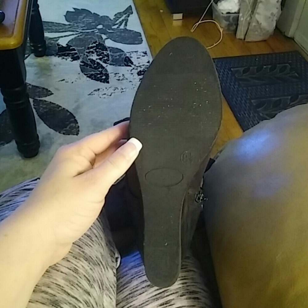 Boots - Picture 4 of 4
