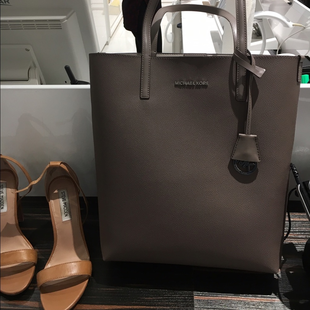 Michael Kors Hayley tote bag!