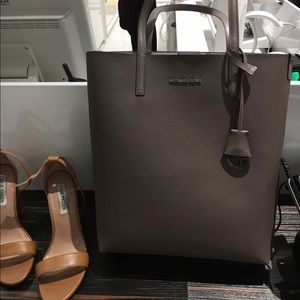 Michael Kors Hayley tote bag!