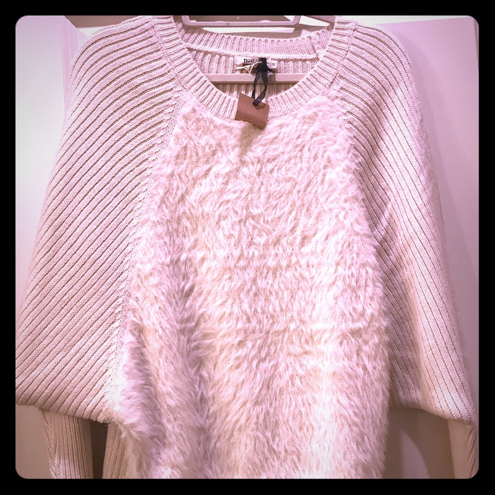 Cozy cream sweater with tags