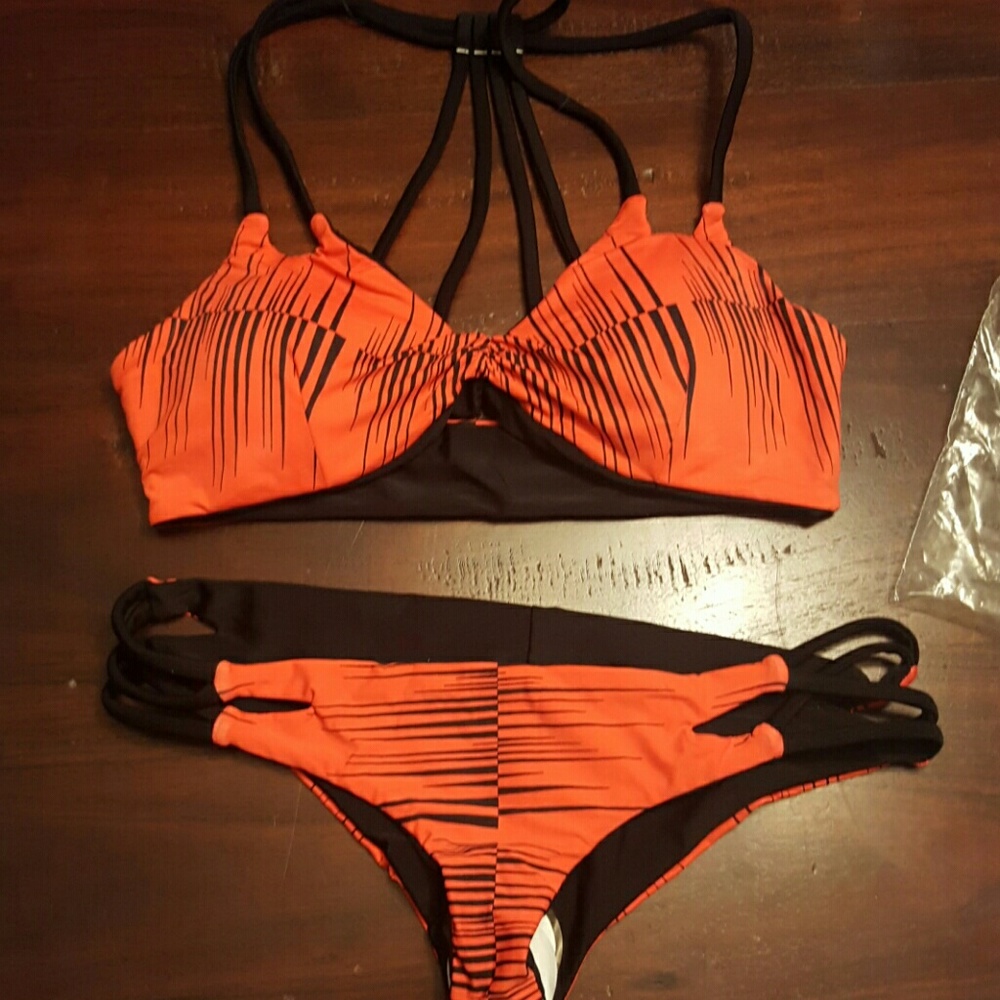 Khongboon Swimwear