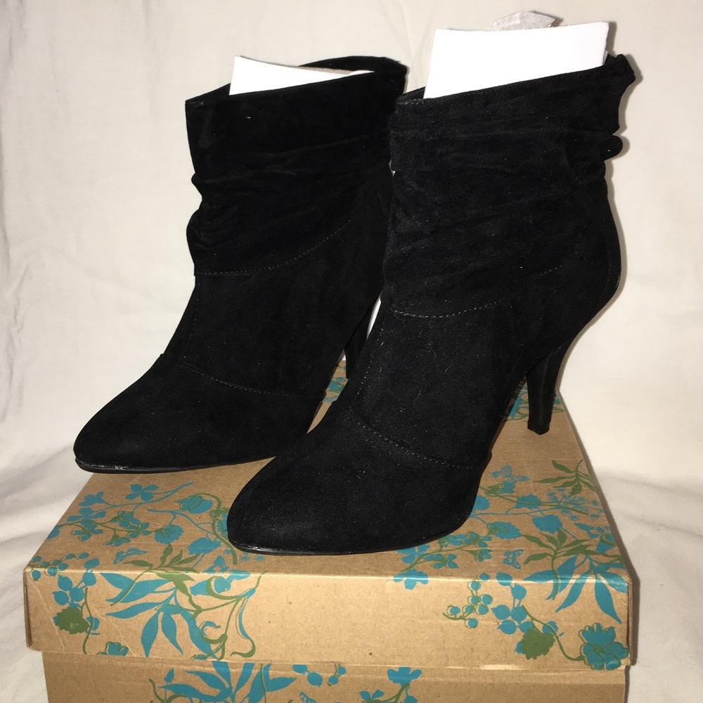 Bamboo Black Faux Suede Ankle Bootie Size 10 NWT