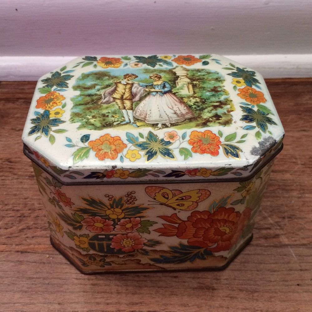 Vintage Daher Floral Tin