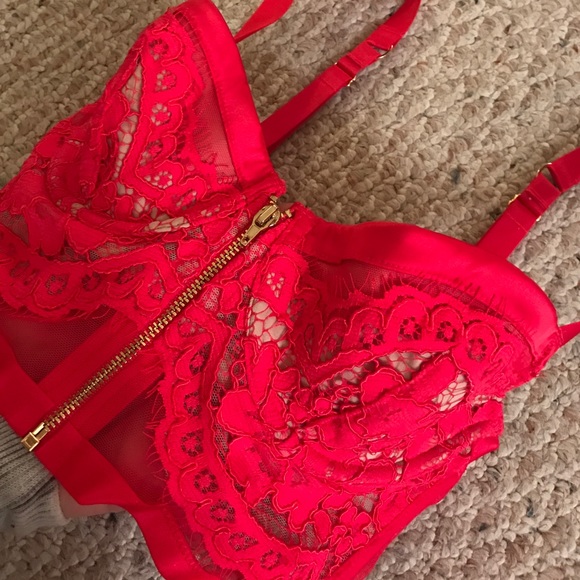 Victoria Secret Bra - Picture 2 of 4