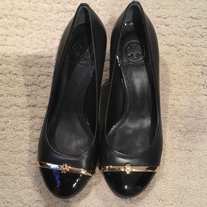 NWOT Tory burch black wedges size 5