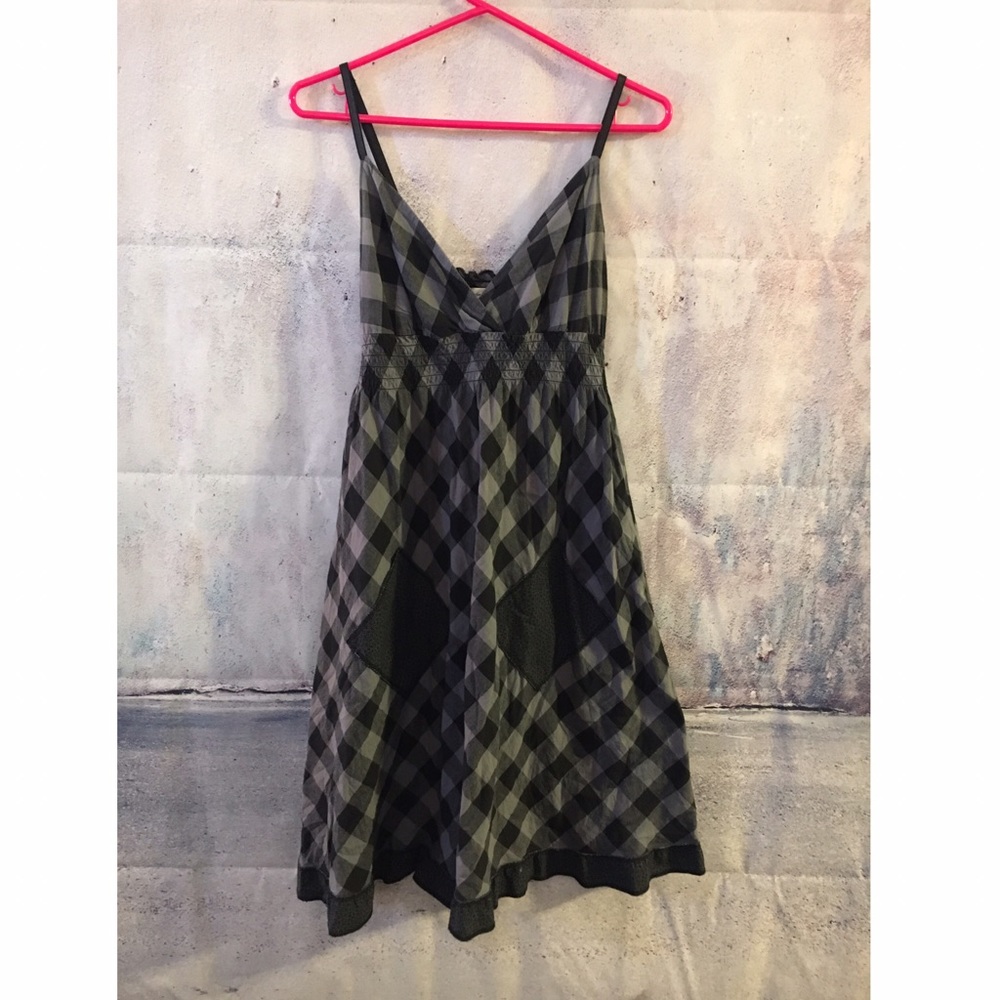 Black and gray checkered dress w/ pockets
