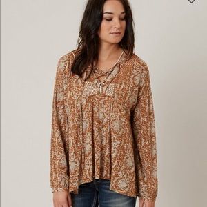 Offers welcomed! Gilded Intent Top sz M