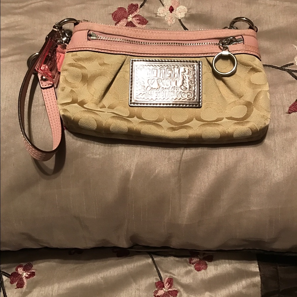 EUC Coach wristlet/ clutch