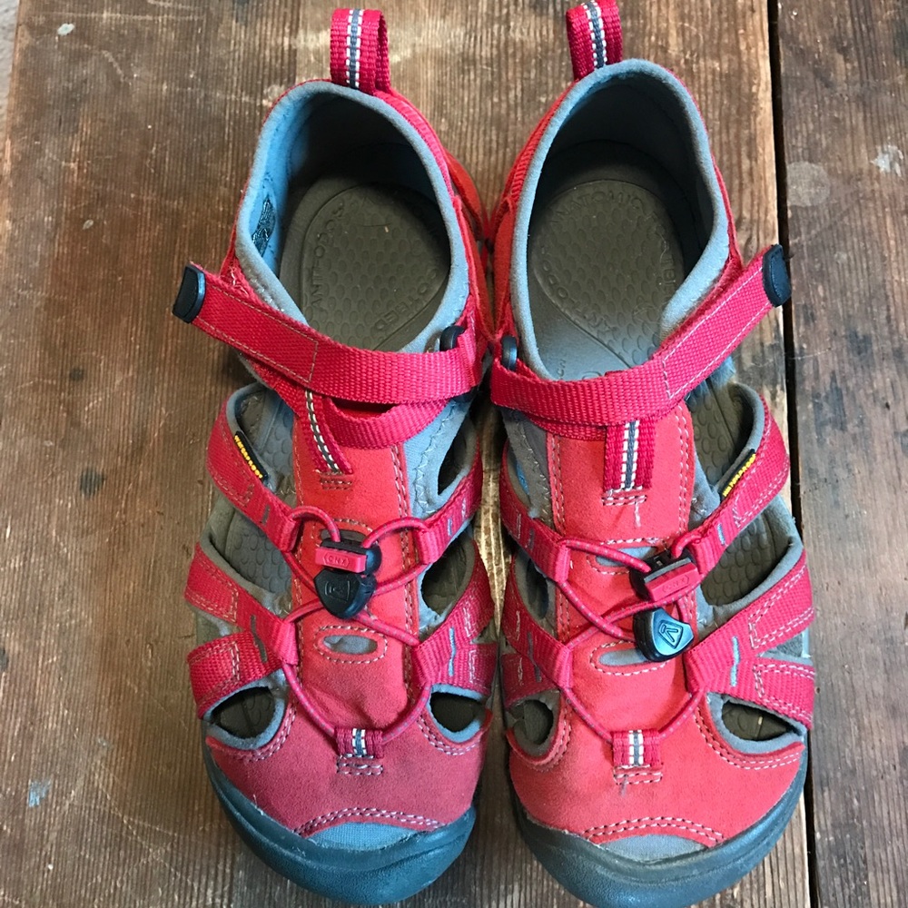 Boys' Keen hiking shoes/sandals. Great condition!