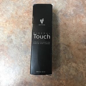 Younique Taffeta Mineral Touch Foundation