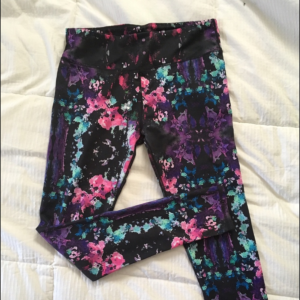 Fabletics Salar pink lava print leggings
