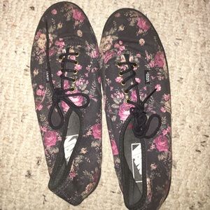WOMANS 8.5 FLORAL VANS 🌺