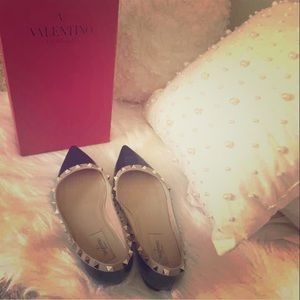 AUTHENTIC!! Valentino rock stud Flats!!