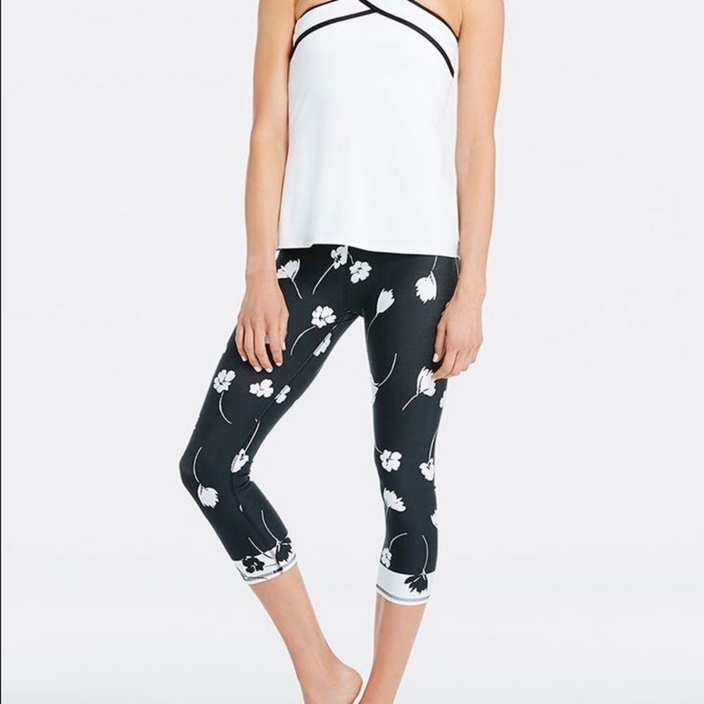 Fabletics salar daisy print capris