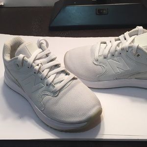 Very clean White kid size 2 New Balance 1550