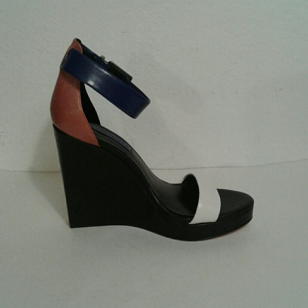 BCBGMAXAZRIA SANDALS BY VERO CUOIO