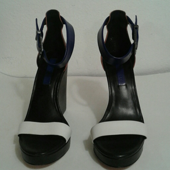 BCBGMAXAZRIA SANDALS BY VERO CUOIO - Picture 2 of 4