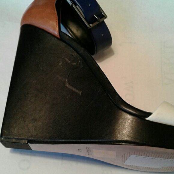 BCBGMAXAZRIA SANDALS BY VERO CUOIO - Picture 4 of 4