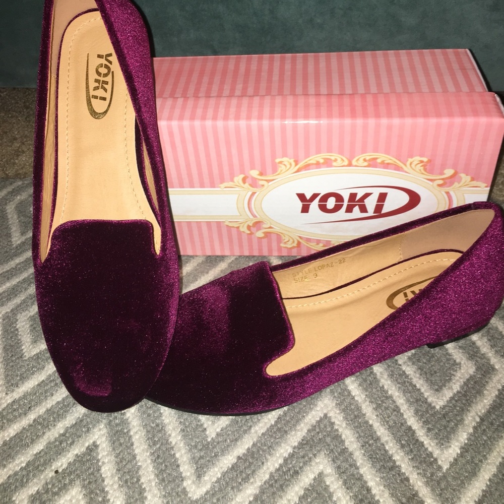Brand new in box Yoki 9 maroon velvet loafer