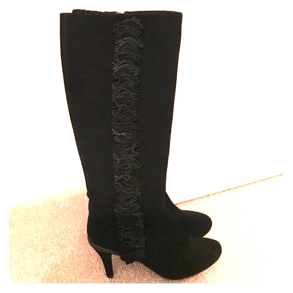 Kenneth Cole Reaction Black Ruffled Suede Boot
