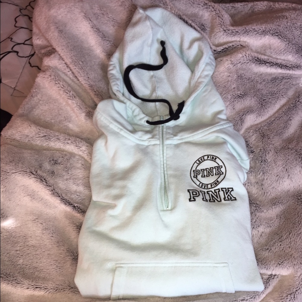 VS pink hoodie 🙂