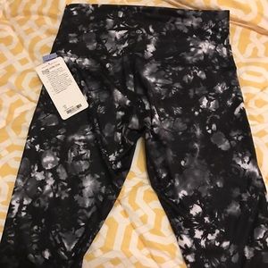 BNWT lululemon cropped wunder under workout pants