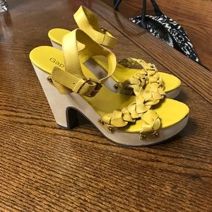 ⭐️Final Markdown⭐️ Gap Yellow Braided Wood Heels