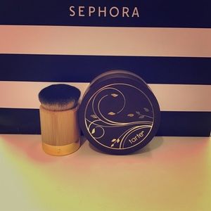 Tarte Amazonian Clay Airbrush foundation/ kabuki