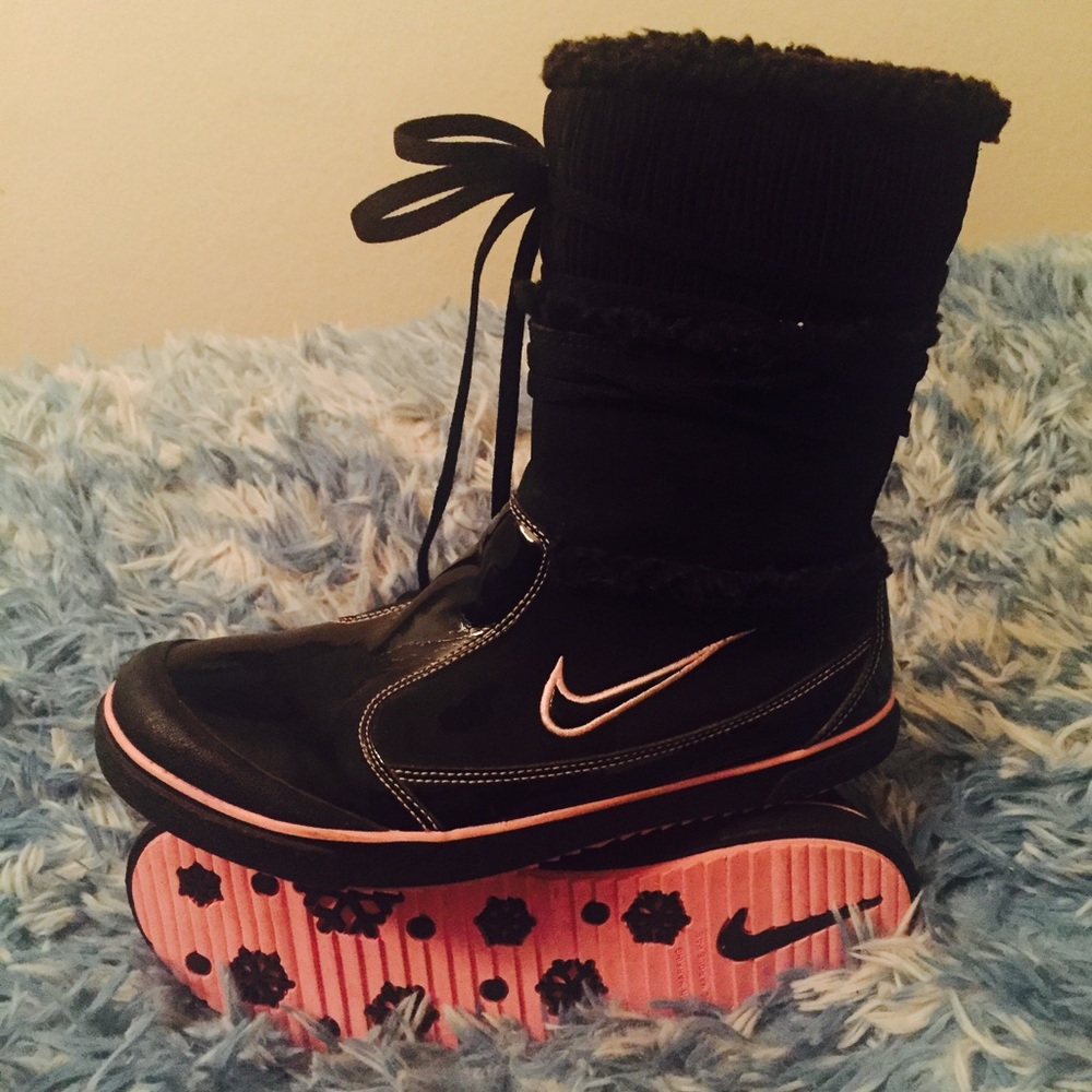 Nike snow boots ... used only once !!!
