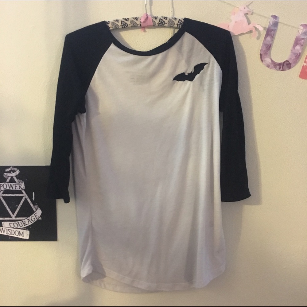 Black and white bat baseball tee
