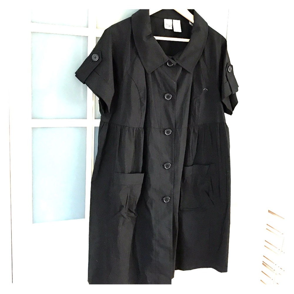Maternity: Black shirt/tunic Button Down w/pockets