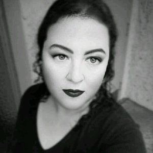 Meet your Posher, Holly