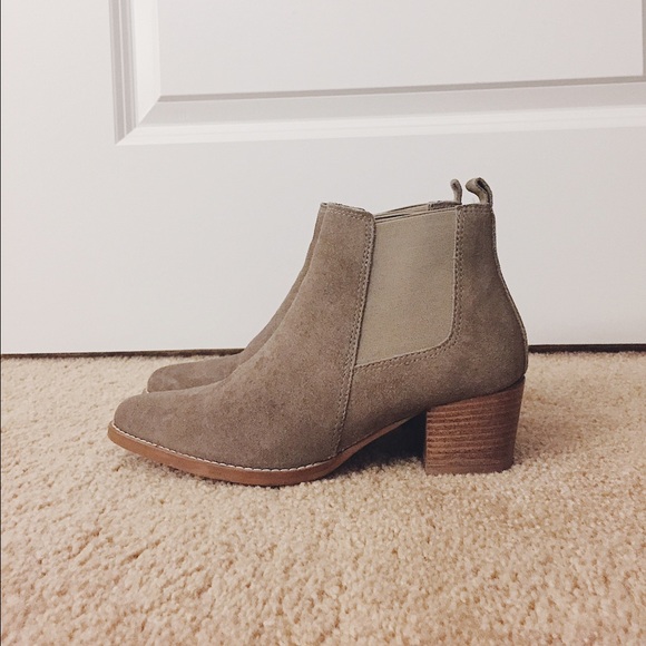 🎵CLASSIC🎵 Kenneth Cole Sienna Suede Ankle Boots - Picture 1 of 4