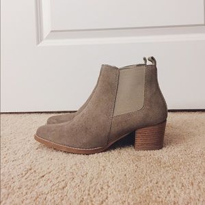 🎵CLASSIC🎵 Kenneth Cole Sienna Suede Ankle Boots