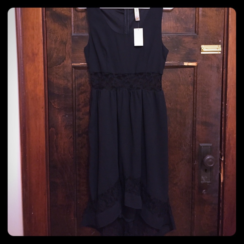 Mid peekaboo dress