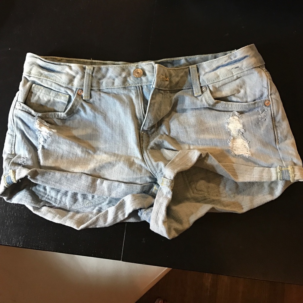 Jean shorts with a light wash