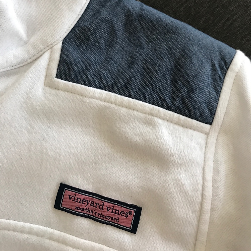 White vineyard vines quarter zip