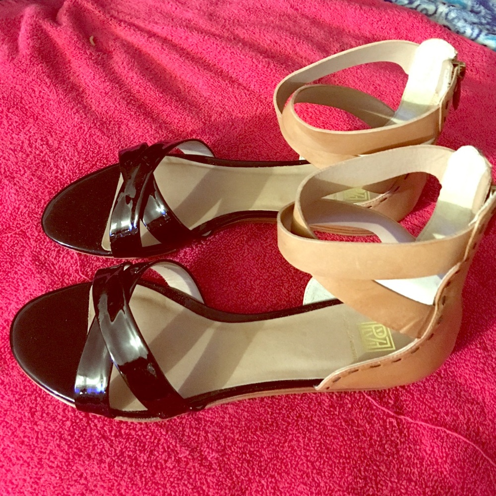 Pour la victoire Black & camel sandals size 10