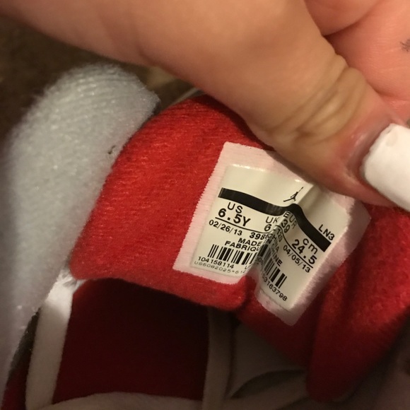 Jordan 3s - Picture 2 of 5