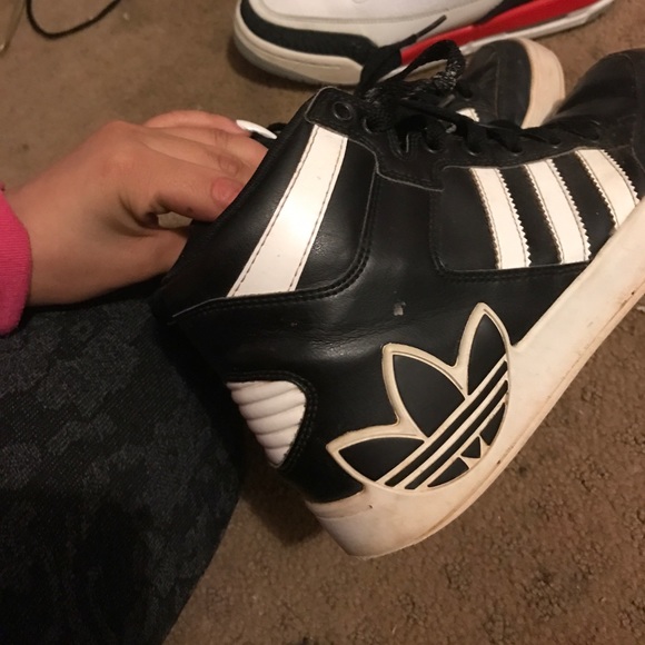 Adidas size 5.5 - Picture 1 of 2