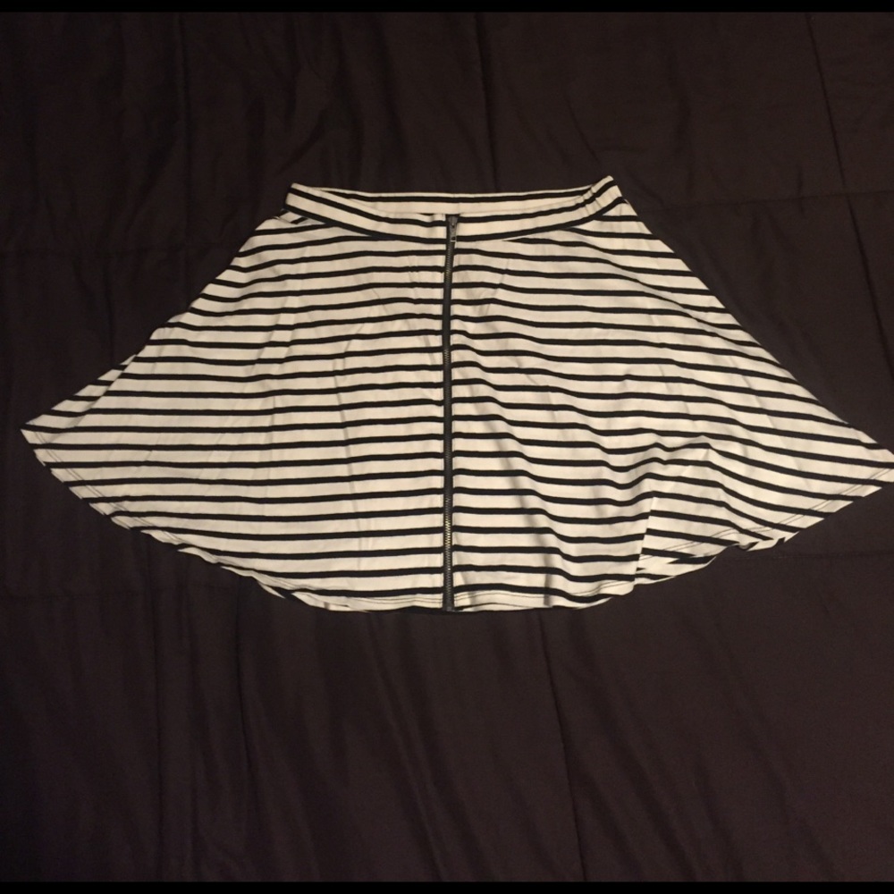 AE Stripe skirt with front zipper