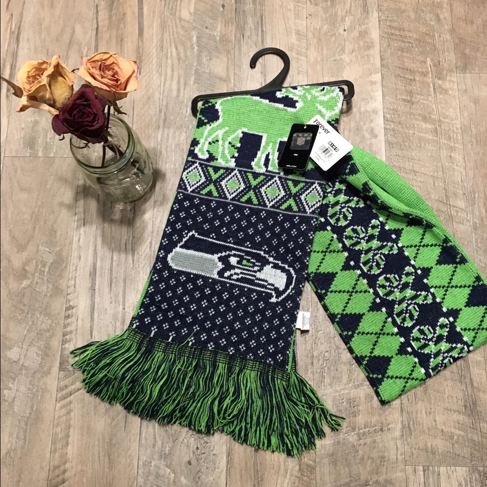 Seahawks Xmas themed scarf!