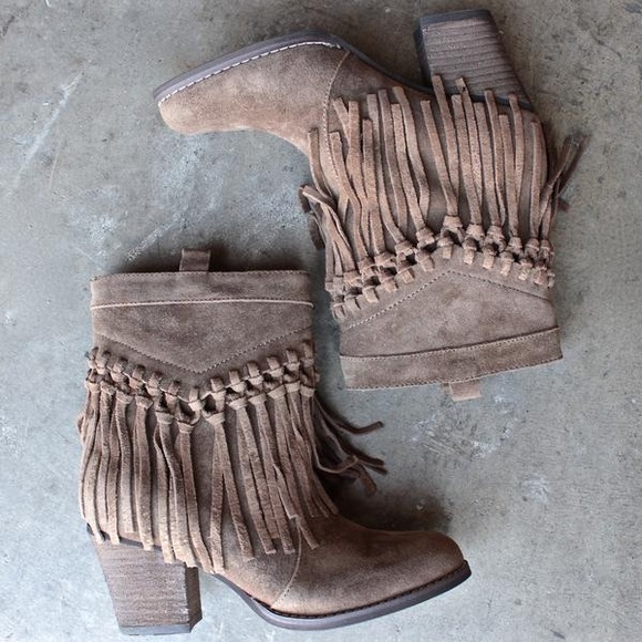 NIB Boho Chic Knotted Fringe Leather Vintage Boot - Picture 2 of 8